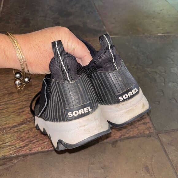 Sorel Kinetic Sneak Shoes Women 8 Black Slip On Strap Low Top Sneakers Logo - Picture 4 of 11